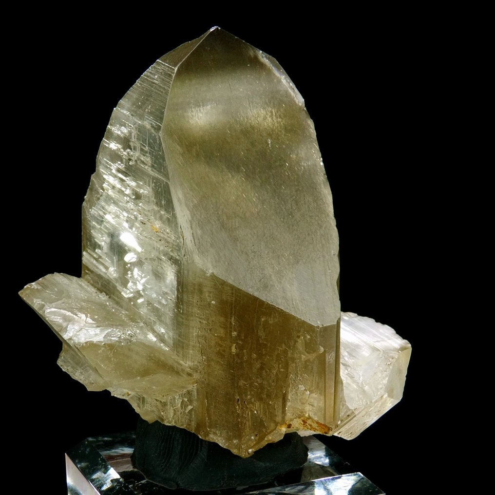 Cerussite（孪晶） 图姆贝矿，奥希科托，纳米比亚 - 高度: 5.8 cm - 宽度: 5.2 cm- 322 g #1.0