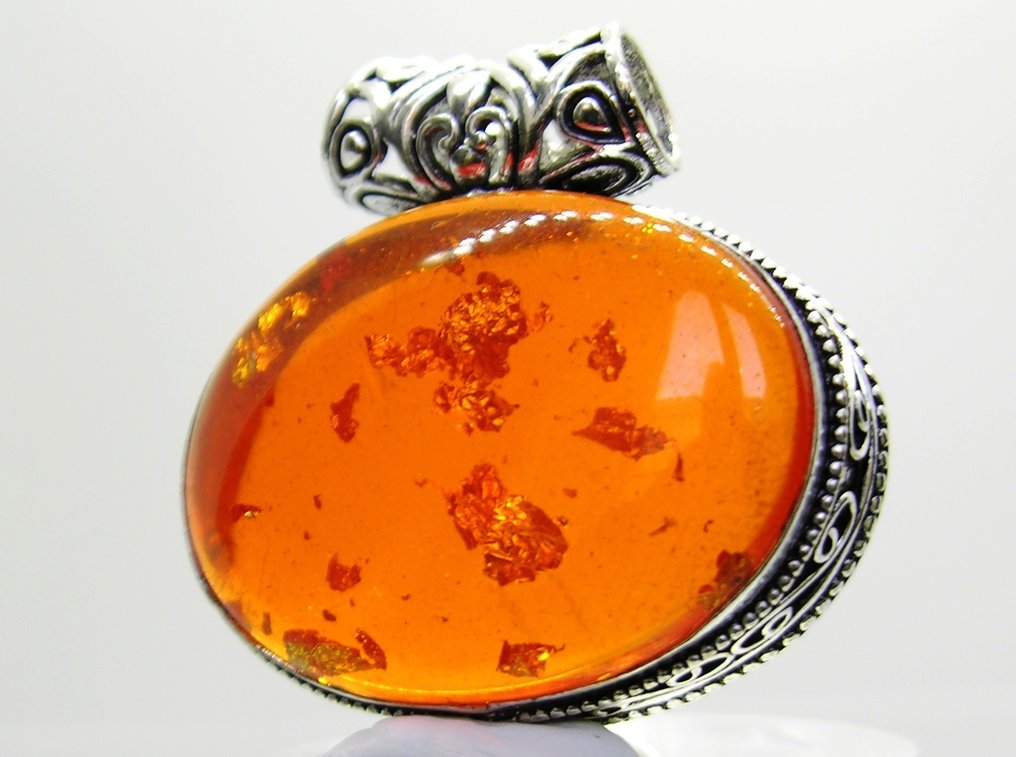 Amber Pendant - Height: 41 mm - Width: 40 mm- 15.5 g - (1) #1.0