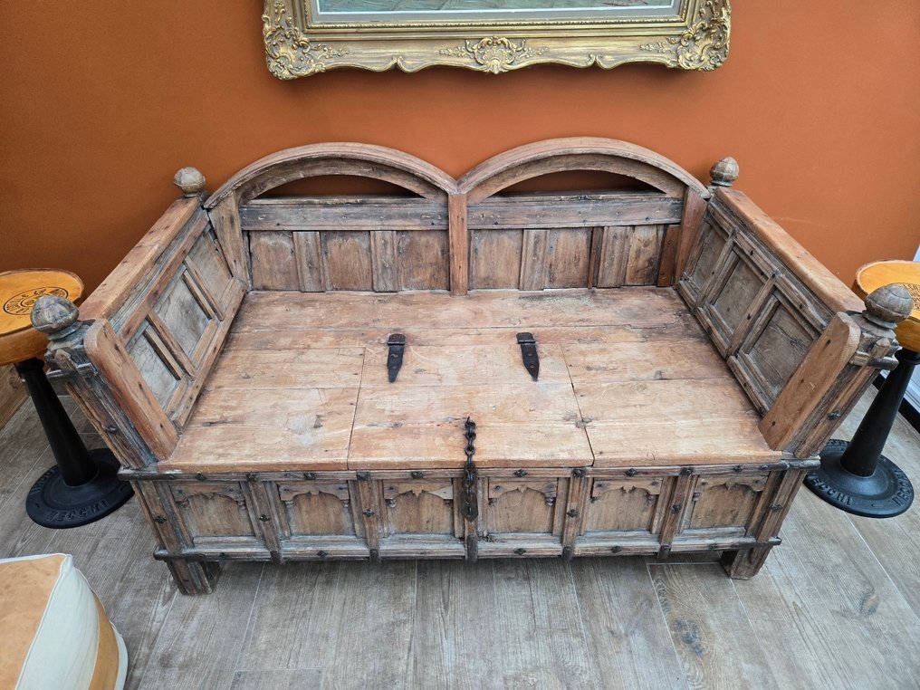 Aulan penkki - Puu - Banc-coffre Intiassa & Nepalissa #1.0