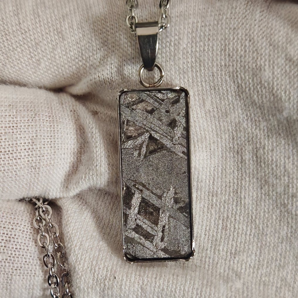 Colgante de acero y meteorito con cadena de acero inoxidable Meteorito de hierro - Altura: 36 mm - Ancho: 11 mm - 2.72 g - (1) #3.2