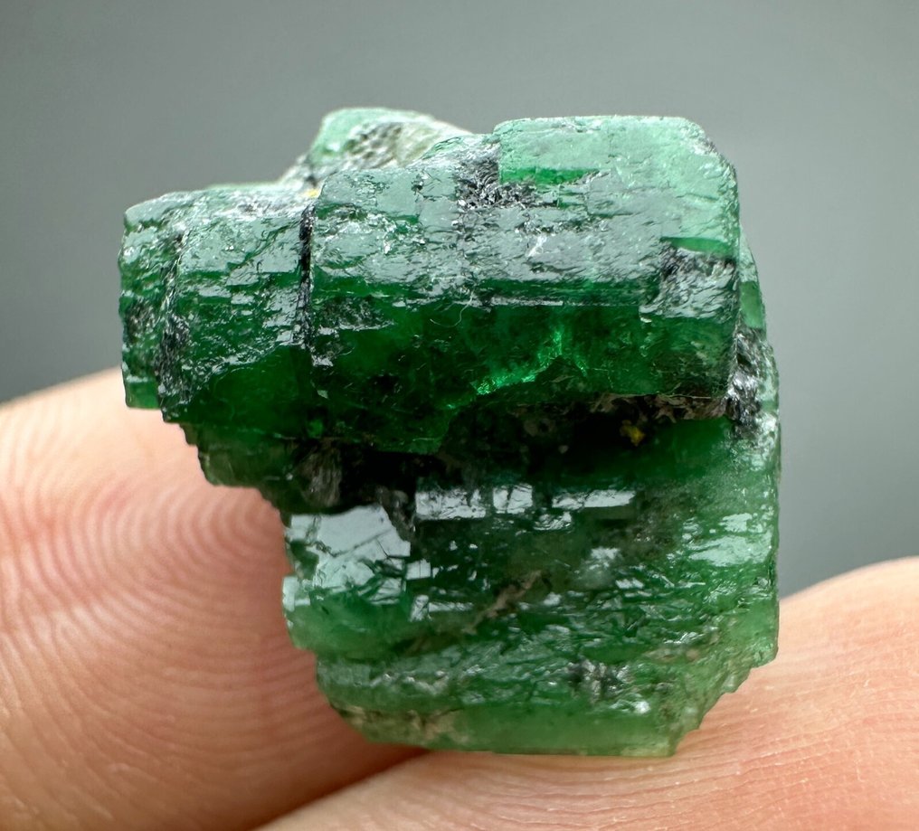 kolekcja kryształów szmaragdowych Kilka różnych elementów - Wysokość: 23 mm - Szerokość: 15 mm- 8.34 g - (2) #2.1