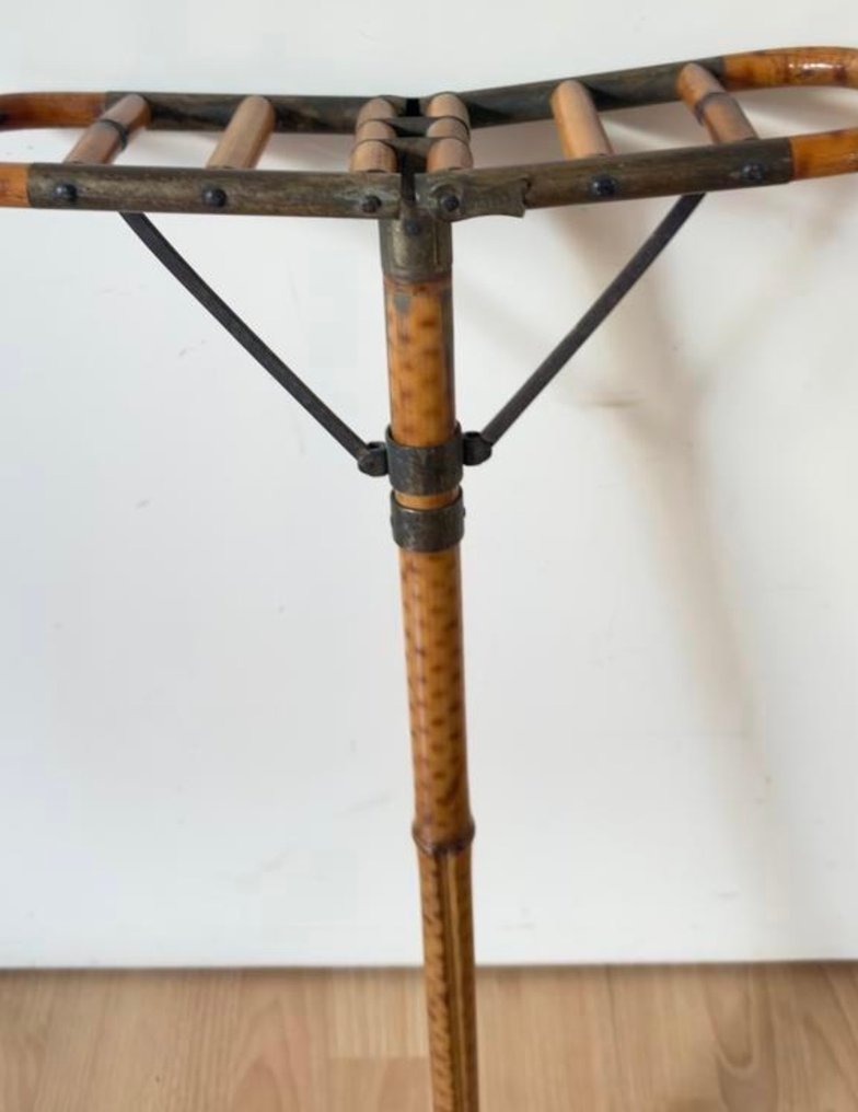Walking stick - Antique walking and sitting stick made of bamboo and brass. #3.2