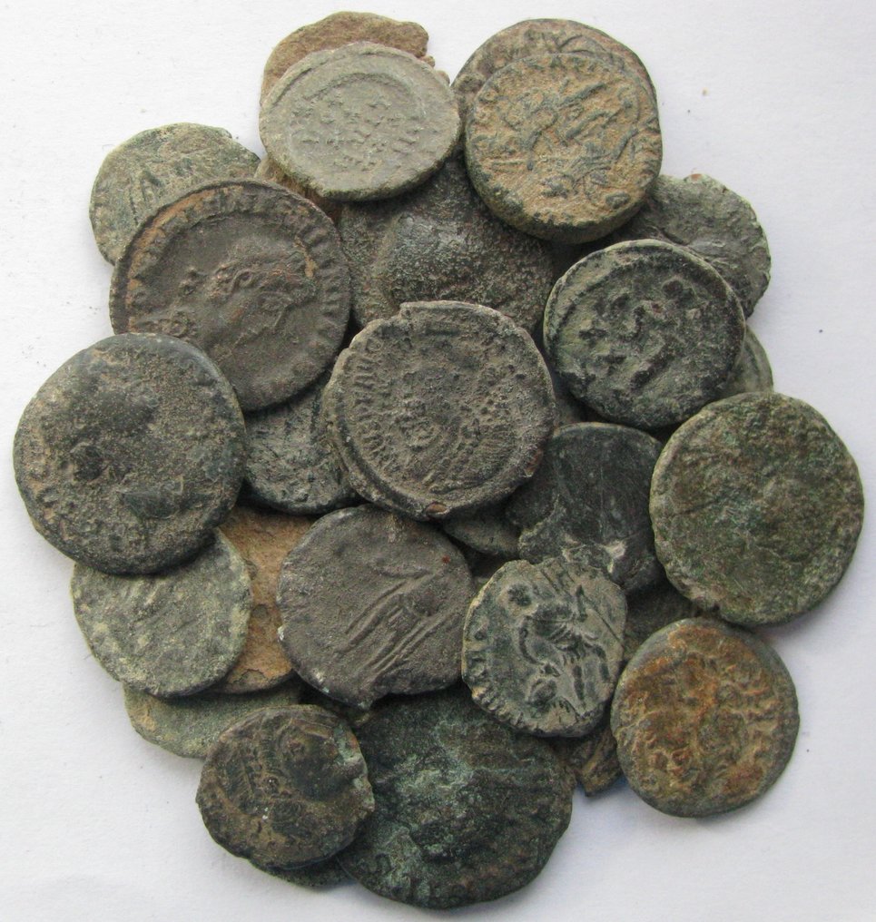 Római Birodalom, Római Birodalom (tartomány) Lot of 30 Æ coins forth century AD (Nincs minimálár) #3.2