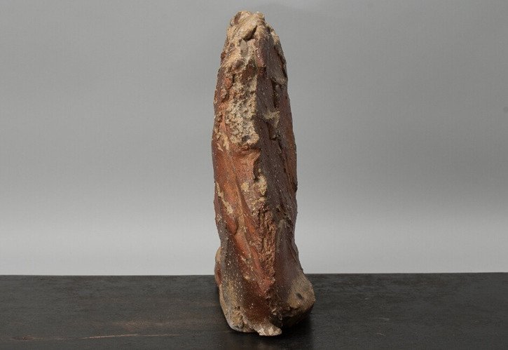 “Gan Gan”（岩上岩）——宏伟的雕塑花器 - 陶瓷 - 安食ひろ Ajiki Hiro (1948-) - 日本 - 1900-2000 #1.0