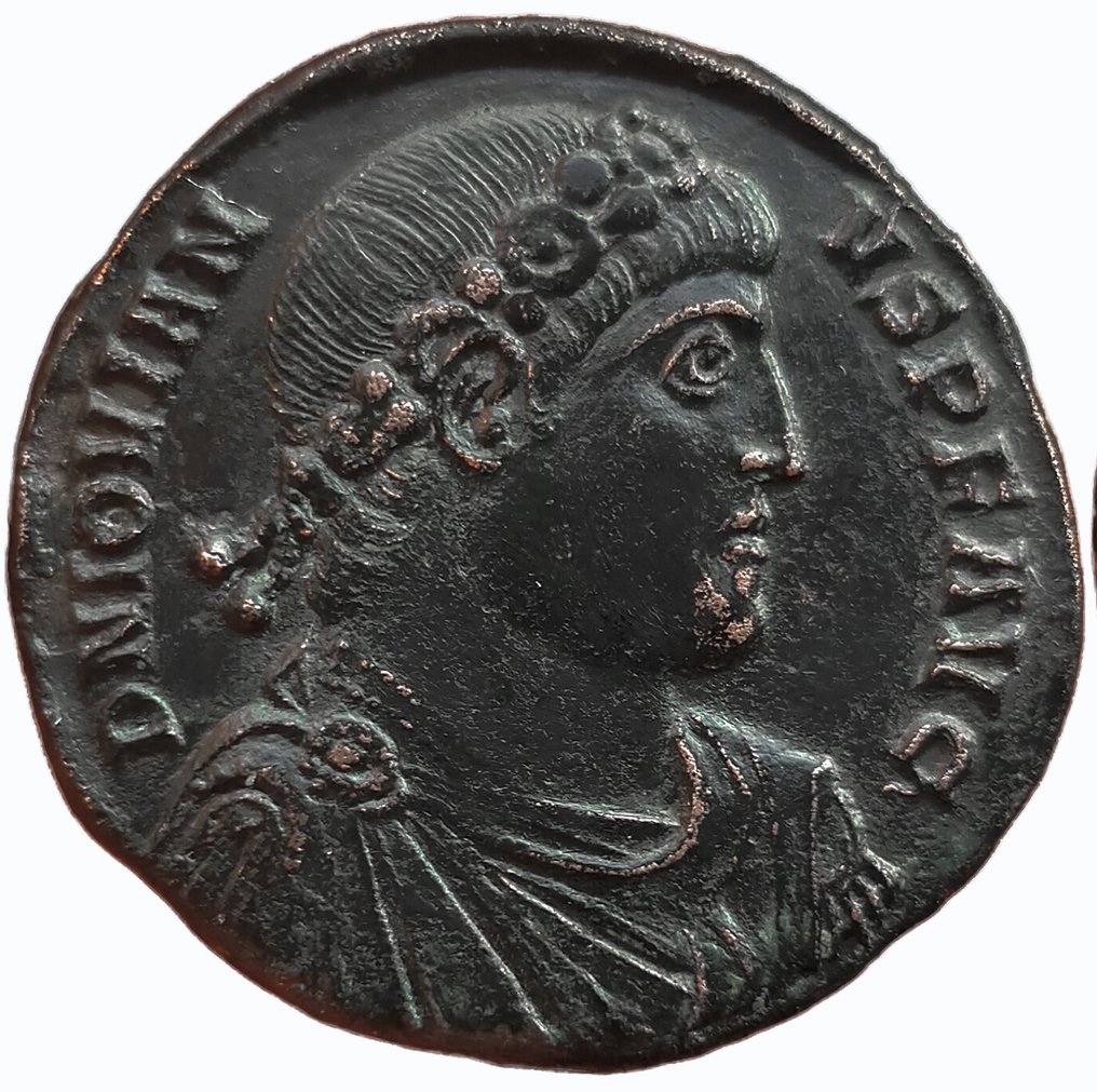 Impero romano. Gioviano (363-364 d.C.). Follis Constantinople - VICTORIA ROMANORVM #1.0