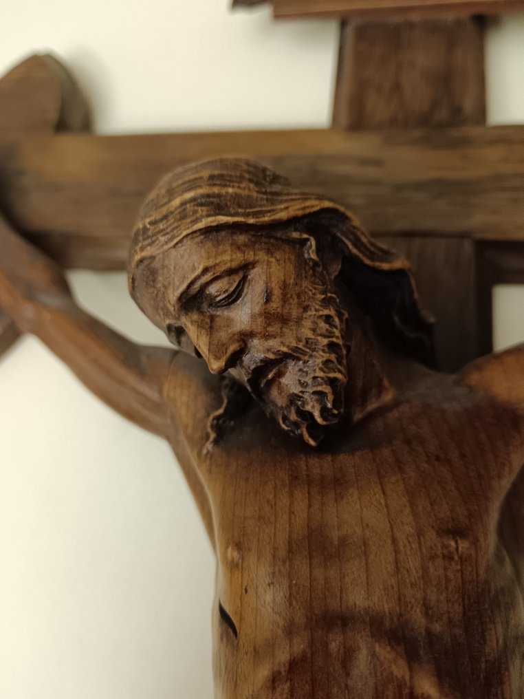 Grödener Holzschnitzerei - Scultura Gardenese - Ingenuin Demetz - Da Pilat - Statuetta intagliata, Kruzifix mit Engelsköpfen und INRI Inschrift - 67 cm - Tiglio, Quercia #3.2
