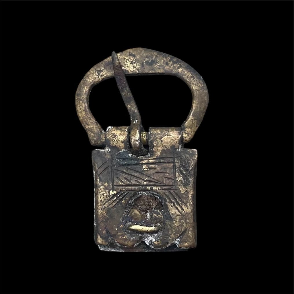 中世纪及后中世纪 青铜和黄铜 稀有的扣环和/或皮带扣端 - 0 mm #4.3