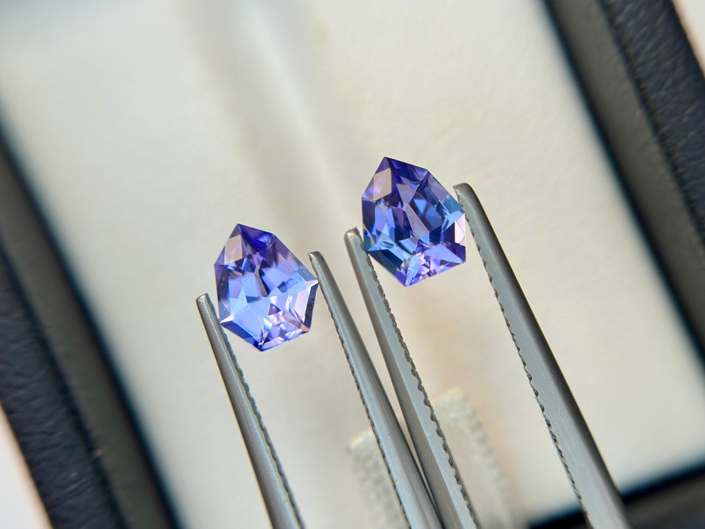 沒有保留價 - 2 pcs  藍色, 紫羅蘭色 坦桑石  - 1.67 ct - 國際有色寶石協會 (ICA GemLab) - 无热，惊人的搭配 #2.1