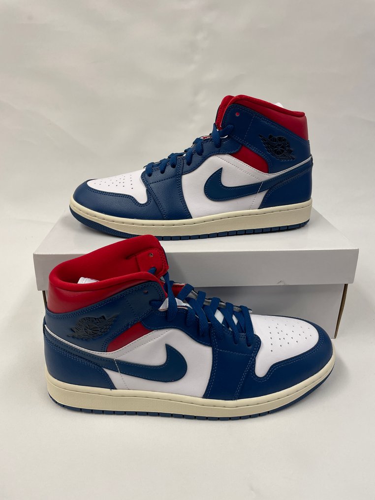 Air Jordan - Air Jordan 1 Mid - Sneakers - Size: EU 44 #1.0