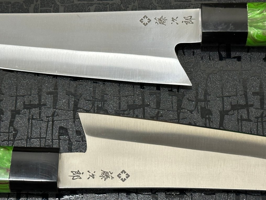 Coltello da cucina - Chef's knife - Coltelli da chef giapponesi in acciaio D2 speciale martellato. - Impugnatura ergonomica in resina multicolore - Giappone #1.0