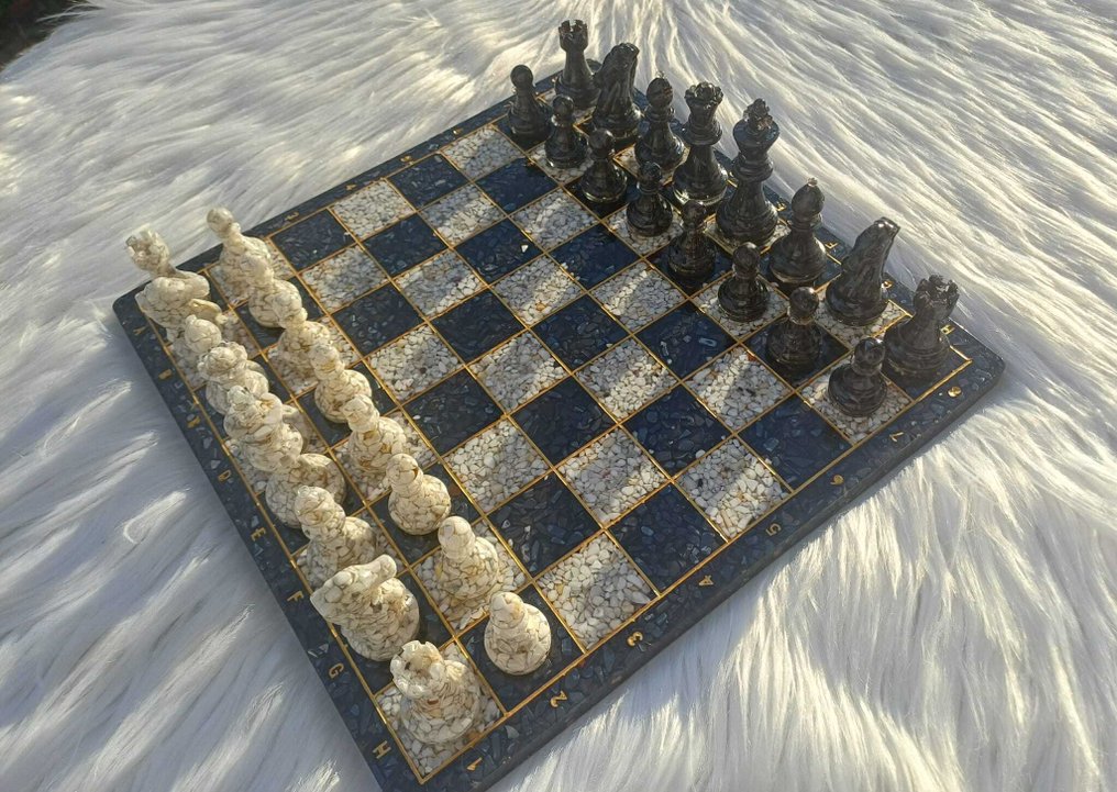 Set di scacchi - White Howlite (Stati Uniti), Hematite (Madagascar), resina #4.3