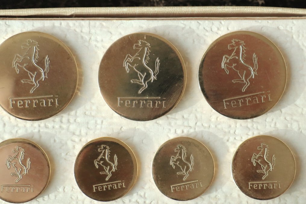 Buttons Ferrari - Ferrari - set van 7 ronde knopen #2.1