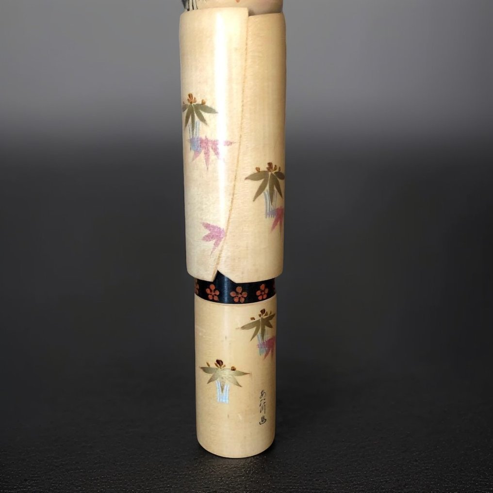 高30公分的創意木芥子娃娃,由榮獲首相獎的藝術家佐藤翠貝創作。 - 木 - Sato Suigai - 日本 - 昭和年代(1926-1989) #2.1