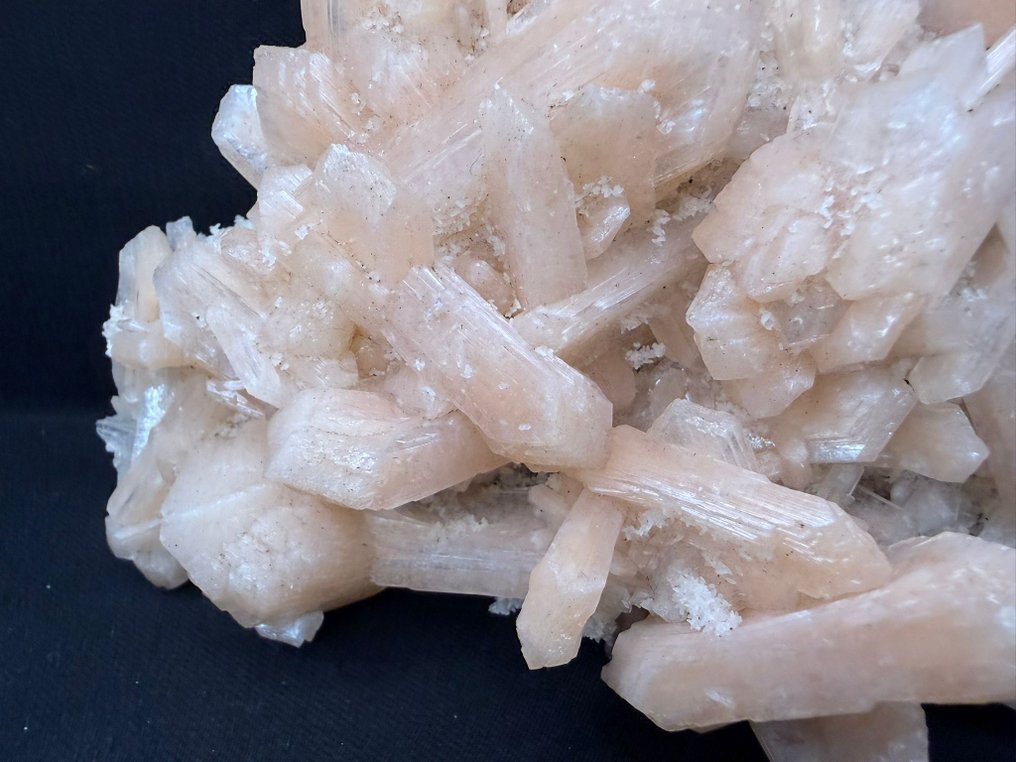 Upeat suuret Stilbite-kristallit kvartsin kanssa. Näytekappale - Korkeus: 17 cm - Leveys: 14.5 cm- 1105 g #4.3