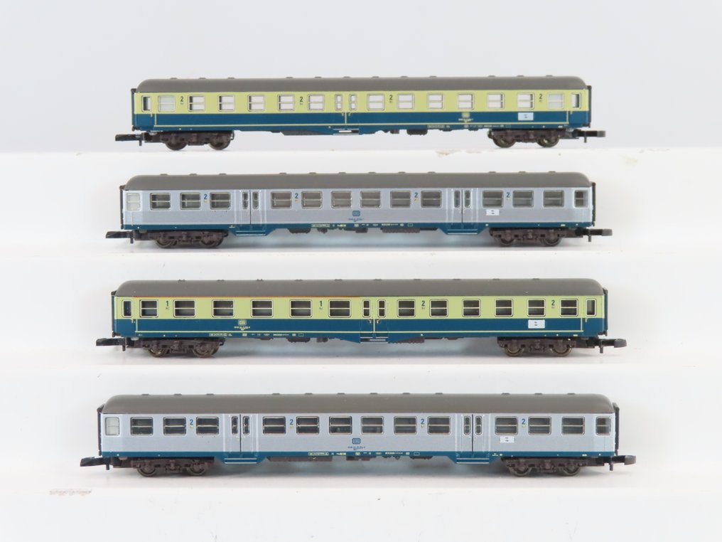 Märklin Z - 87339 - Modelltog passasjervogn-sett (1) - 4-delt passasjervognsett med 4-akslede ekspresstogvogner 1./2. og 2. klasse - DB #1.0