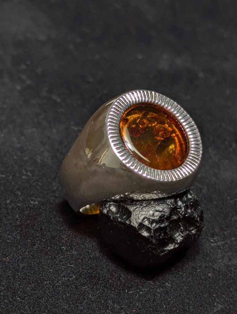 Anel de prata 925 em estilo selo, com âmbar báltico natural, da Suécia. - Anel #4.3