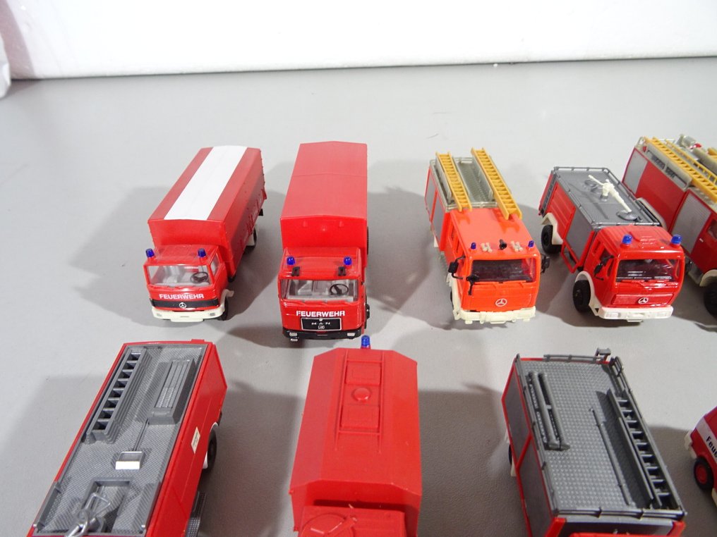 Diverse, Wiking H0 - Modele pojazdów kolejowych (10) - Pojazdy i przyczepy straży pożarnej, 10-elementowy zestaw. #3.2