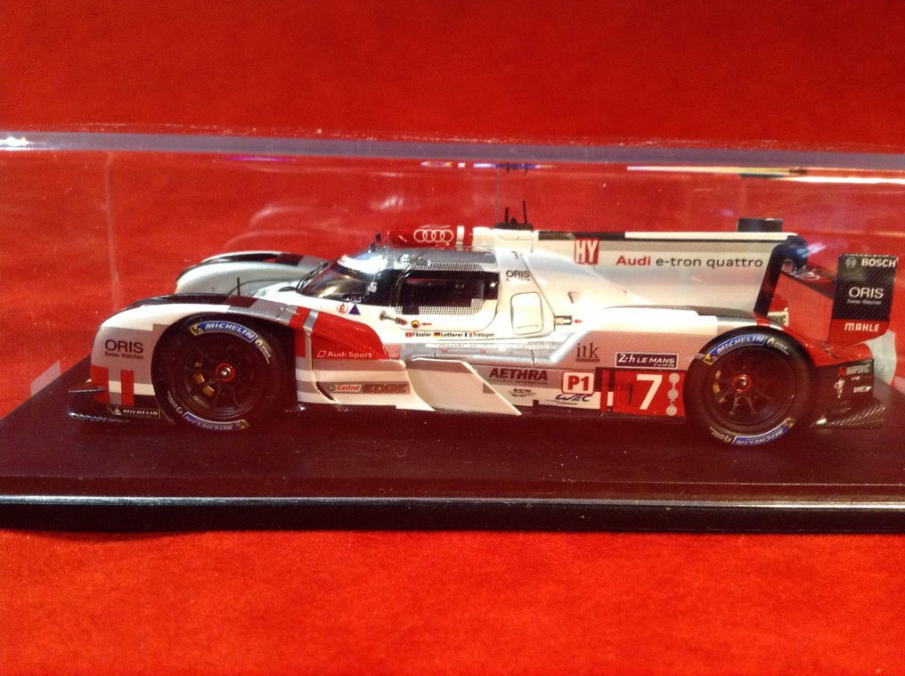 Spark 1:43 - Modellino di auto da corsa - Audi R18 e-Tron Quattro LMP1 Audi Team Joest 3° Le Mans 2015 #7 Lotterer/Fässler/Letuyer - very good quality - rare today #2.1