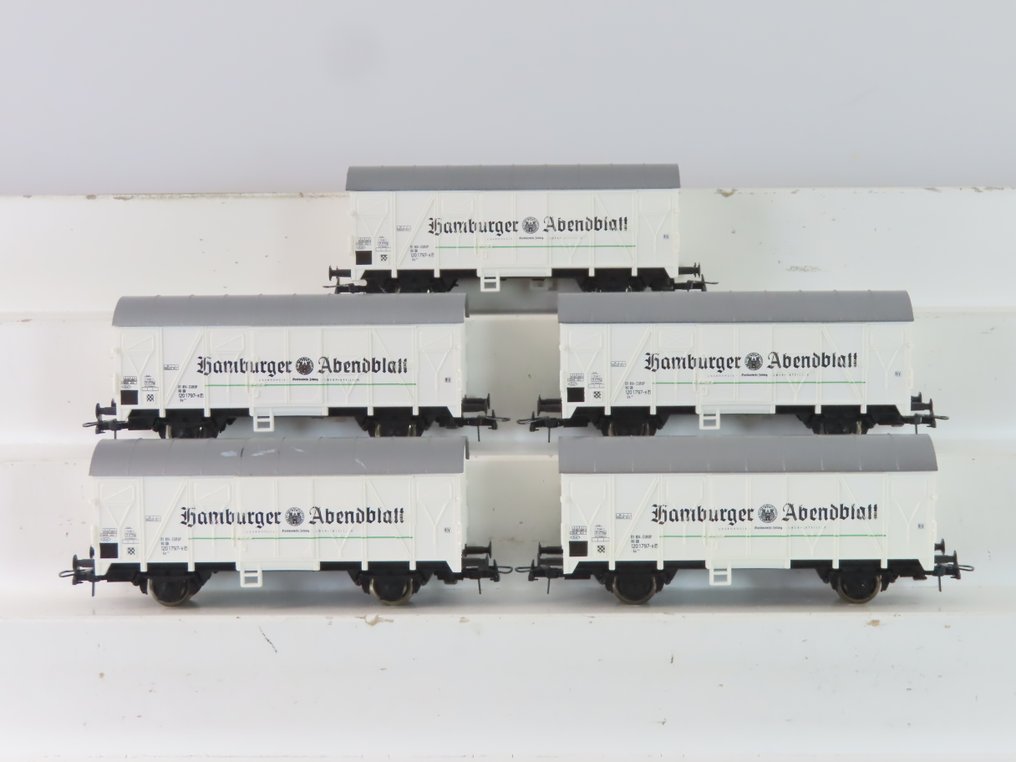 Roco H0 - 46014 - Modellbahn-Güterwagen (5) - 5x 2-achsige geschlossene Güterwagen mit Aufdruck 'Hamburger Abendblatt' - DB #1.0