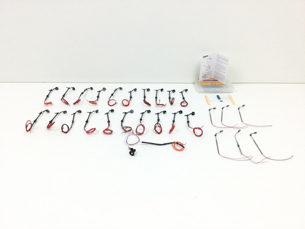 Evemodel N - Oświetlenie modelu kolejowego (27) - Royale partij bardzo ładnego, różnorodnego (częściowo LED) oświetlenia ulicznego. #1.0