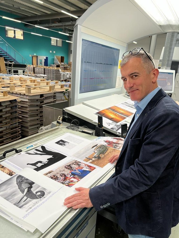 José Miguel Angulo (1969, Madrid, Spain) - The Giants Whisper, signed book - 2023 #1.0