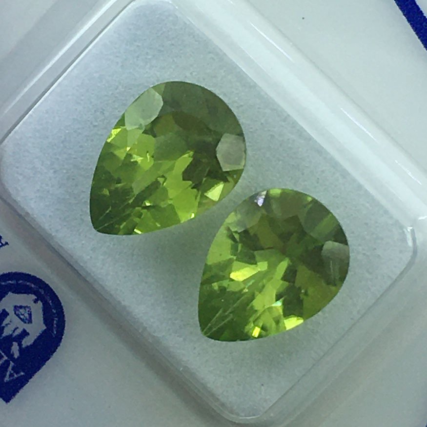 Zonder minimumprijs - 2 pcs  Groen Olivijn  - 5.19 ct - Antwerp Laboratory for Gemstone Testing (ALGT) - Intense groene peridoot #3.2