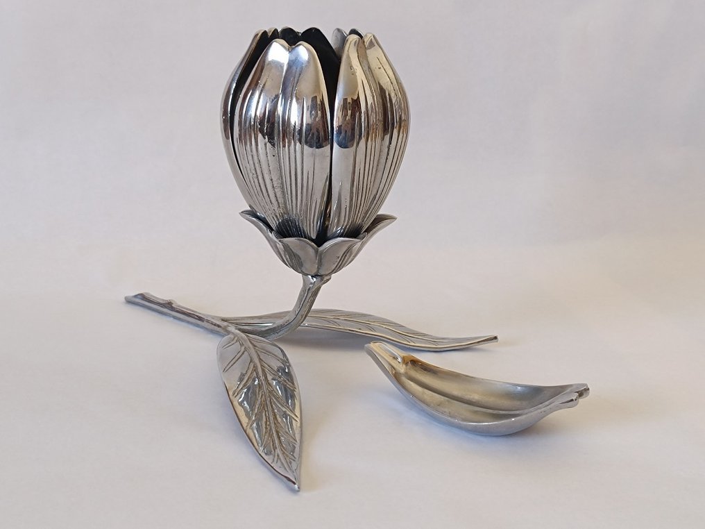 S. Agudo (in his manner) - Askebeger - Bronse, Forsølvet - Lotusblomst med askebeger #2.1