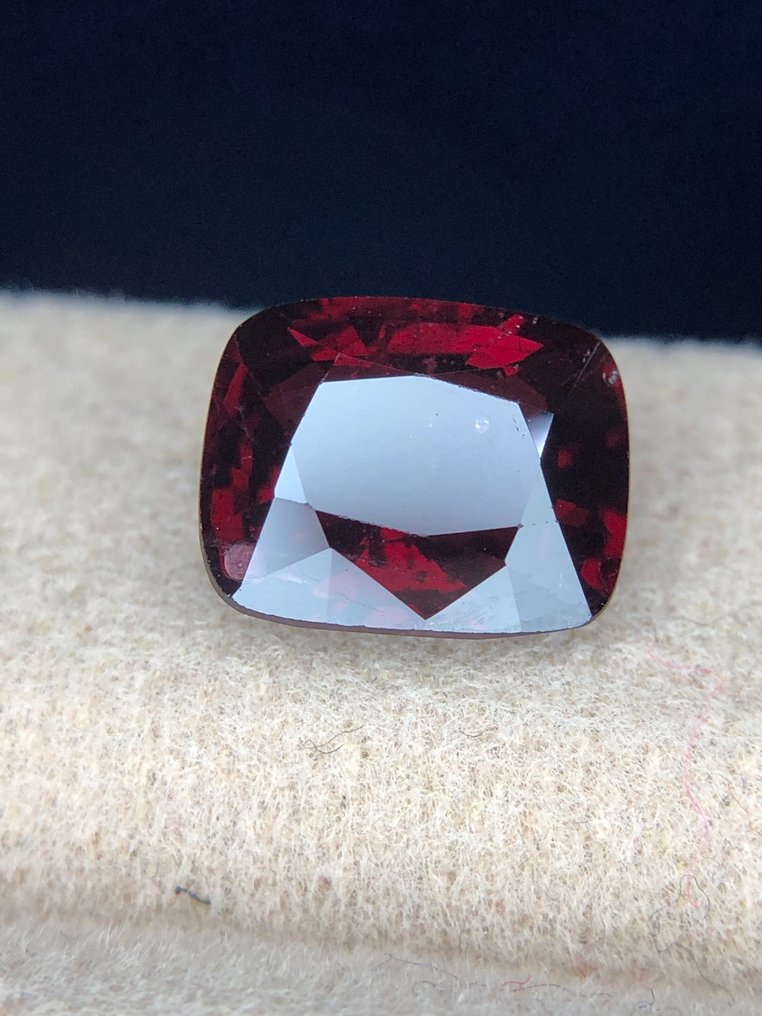 χωρίς τιμή ασφαλείας - 1 pcs Κόκκινο Σπινέλιος - 2.99 ct - Διεθνής Ένωση Έγχρωμων Πολύτιμων Λίθων (ICA GemLab) - Καταπληκτικό κόκκινο σπίνελ #50 #2.1