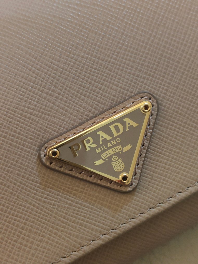 Prada - Lang tegnebog #1.0