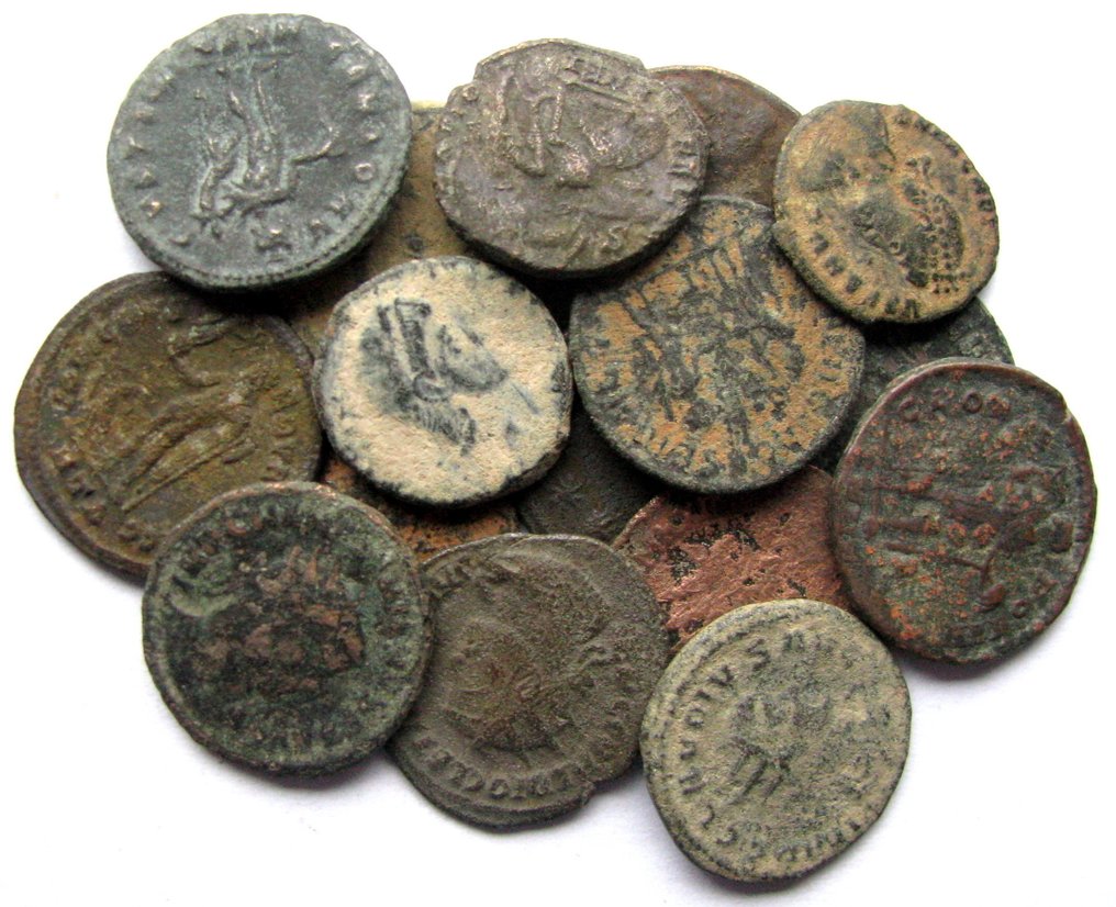 罗马帝国 Lot of 16 Æ coins 4th century AD  (没有保留价) #1.0