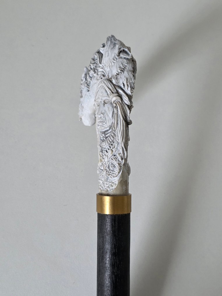 Inheems Amerikaanse met Dieren - Handsnijwerk Laska - Hertengewei, ok. 1900 #4.3