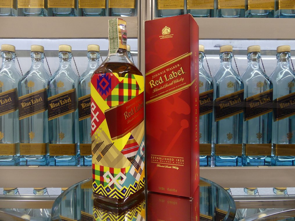 Johnnie Walker Red Label - Chiang Mai Limited Design from Thailand Walk Edition - one of 300 bottles - b. 2019 - 1 Litre #3.2