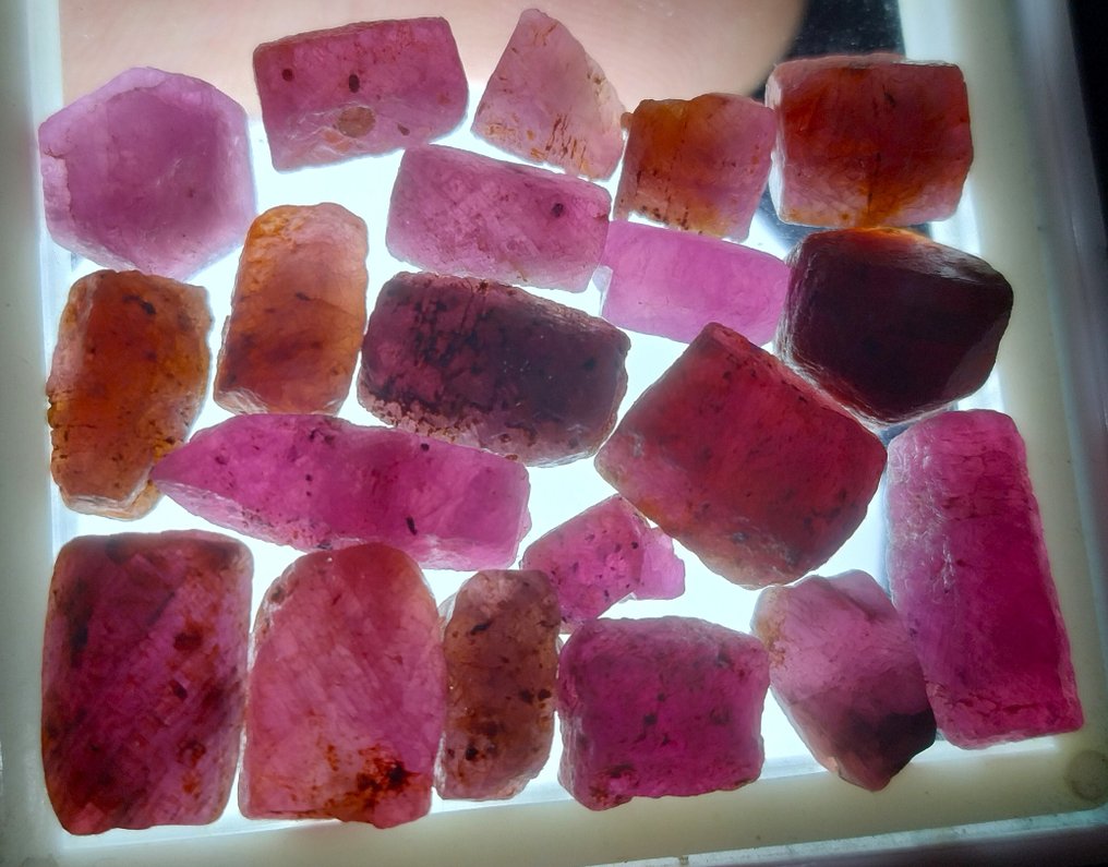 100 cts - käsittelemätön rubiini Karkea- 20 g #1.0