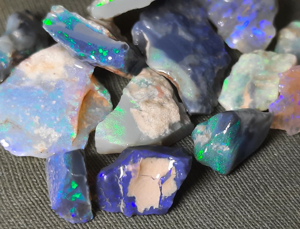 23,4 cts - Australian Dark/Crystal Opal Karkea- 4.68 g #2.1