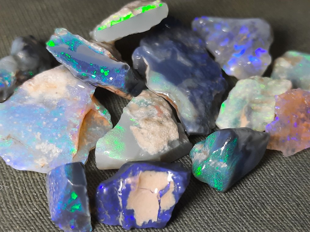 23,4 cts - Australian Dark/Crystal Opal Karkea- 4.68 g #4.3