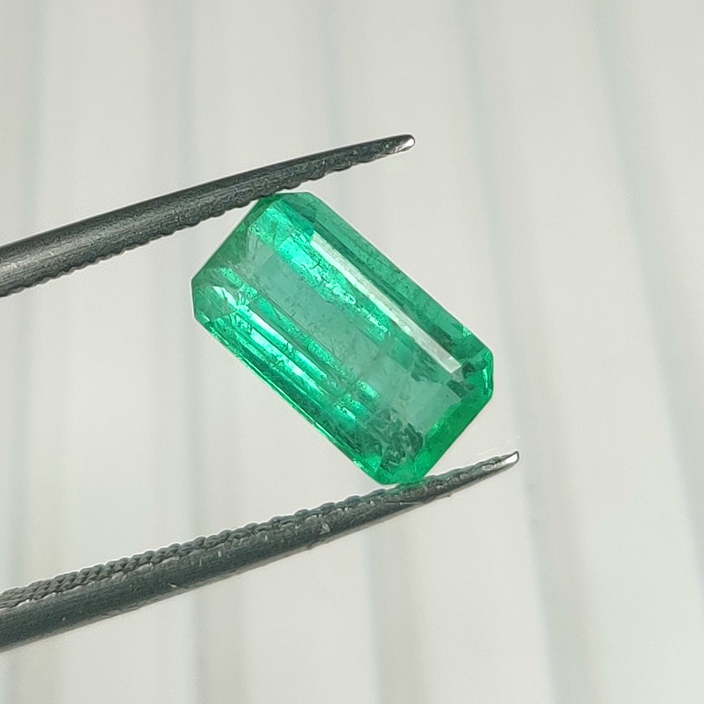 1 pcs Green Emerald - 2.08 ct - International Gemological Institute (IGI) - Ultimate Quality ! #2.1