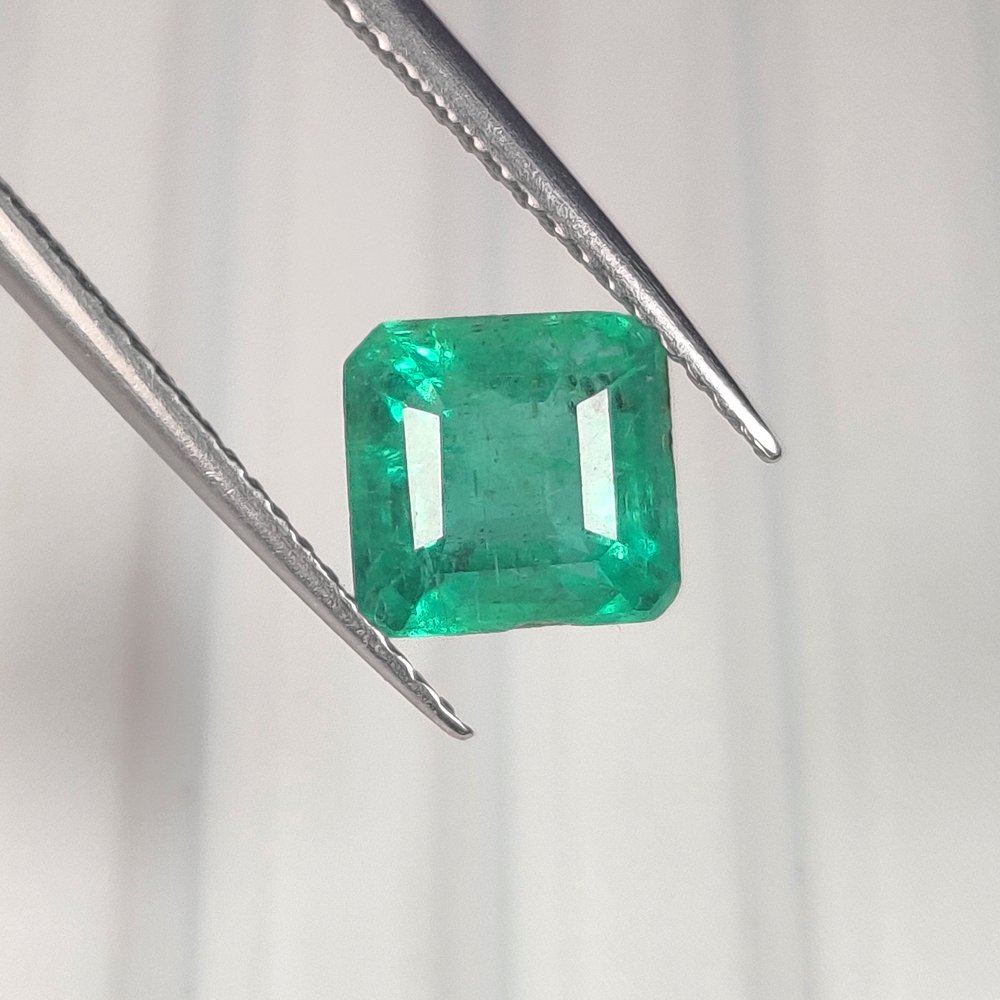 1 pcs Green Emerald - 2.18 ct - International Gemological Institute (IGI) - Nice Quality ! #1.0