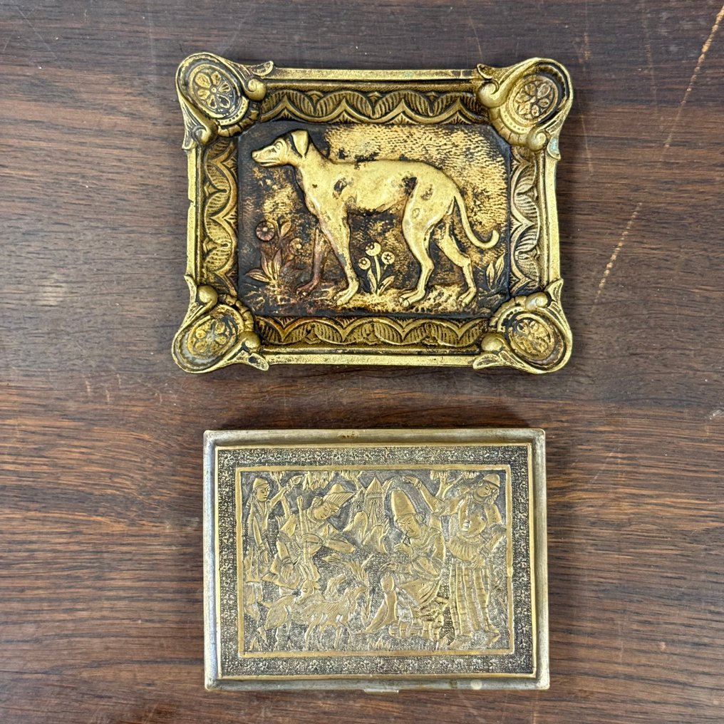 Bez ceny minimalnej
- Pudełko na papierosy (2) - Brązowy, Posrebrzany #1.0