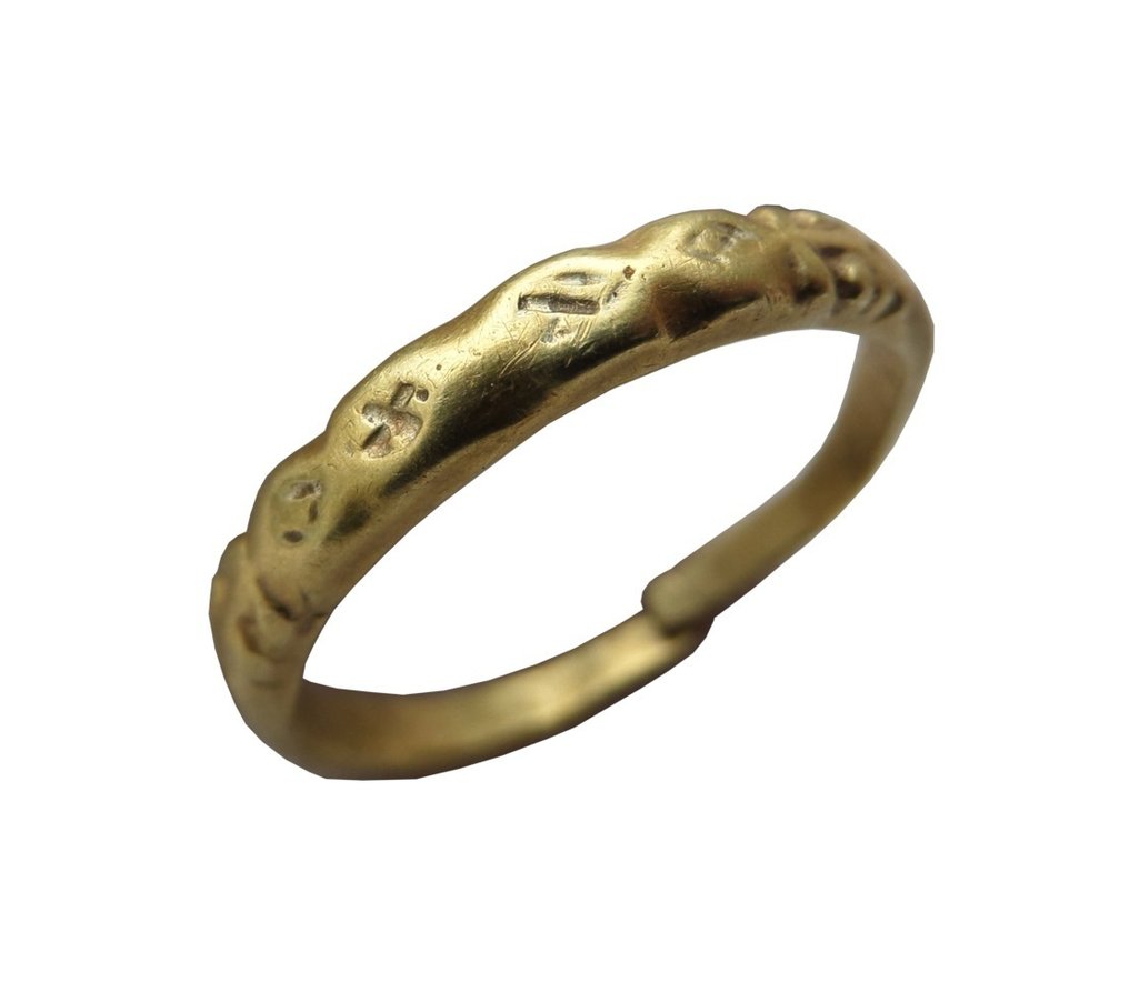 Viking periode Goud Ring met een Elder Futhark runeninscriptie. #1.0