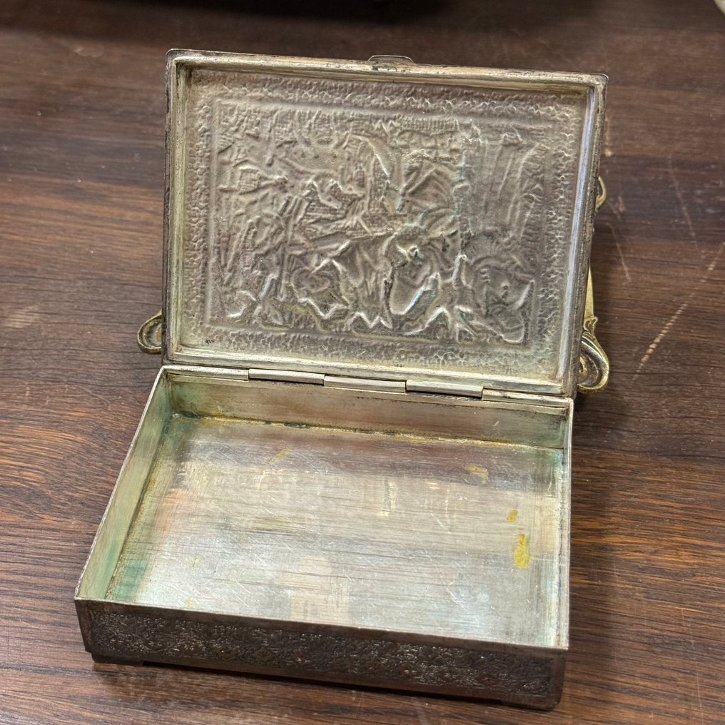 Bez ceny minimalnej
- Pudełko na papierosy (2) - Brązowy, Posrebrzany #3.2