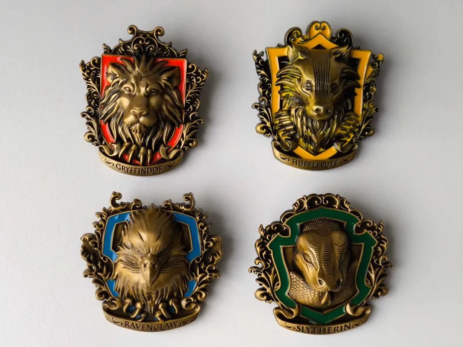 Teemakokoelma - 4 x Hogwarts 3D -pinssiä kokoelma - Wizarding World #1.0