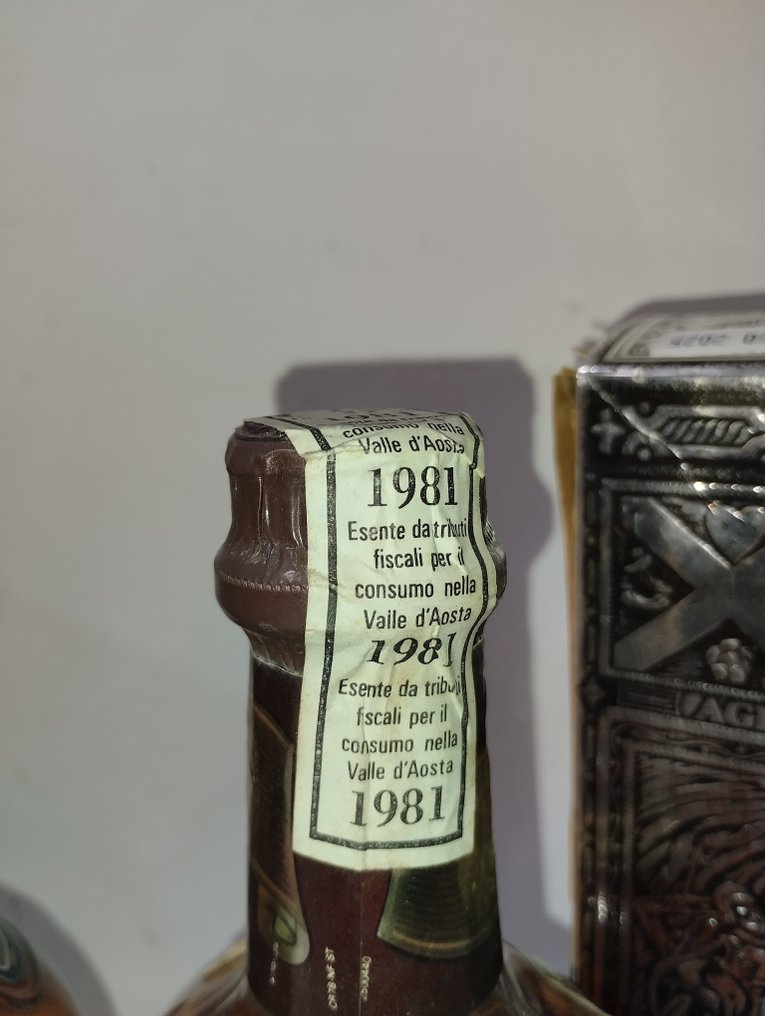 Chivas Regal 12 years old  - b. 1980s, 1990s - 70cl, 75cl - 3 bottles #4.3