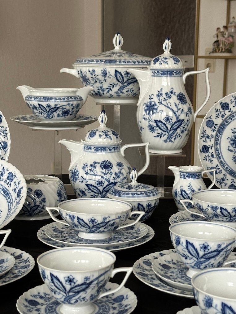 Royal Tettau - Speise- + Kaffee- Service für 8 Personen. ,,DRACHE MODELL'' - Service de table (59) - Motif à oignons en cobalt véritable - Porcelaine #2.1