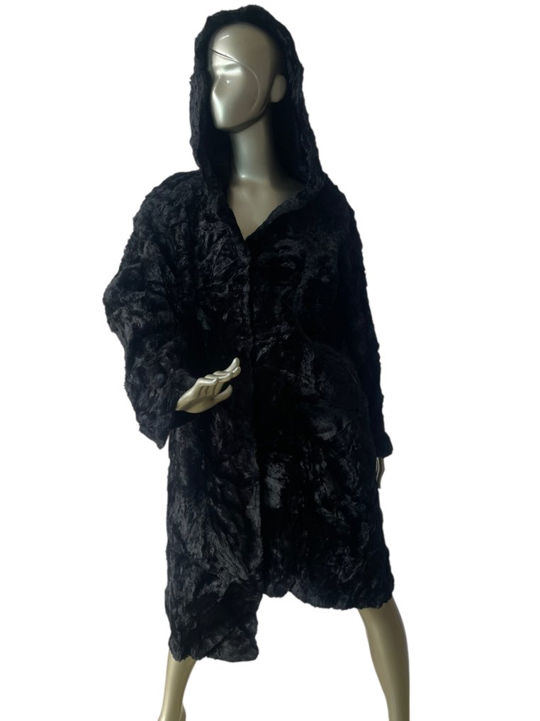 Artisan Furrier - Γούνινο παλτό #1.0