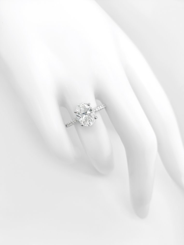 Ei pohjahintaa - Sormus - 14 kt. Valkokulta - 2.07ct. tw. Timantti (Laboratoriossa kasvatettu) - Timantti - IGI Certified #3.2