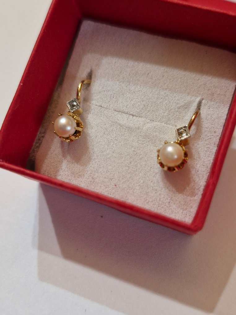 Ei pohjahintaa - Korvakorut - 18 kt. Keltakulta Helmi - Timantti - Dormeuses 30-40-luvuilla #1.0