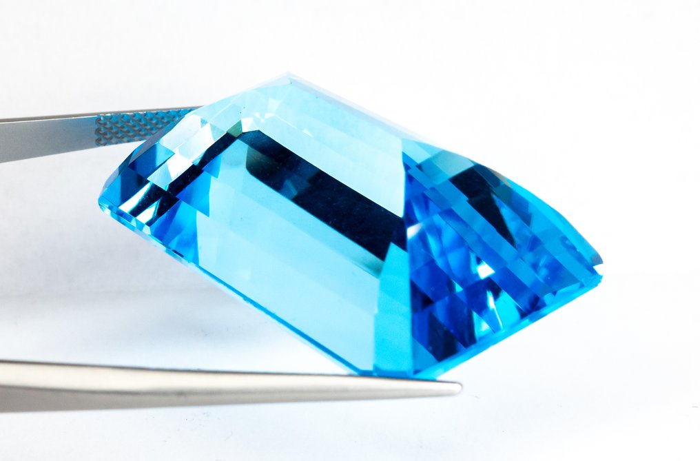 χωρίς τιμή ασφαλείας Τοπάζιο  - 81.92 ct - Gem Report Antwerp (GRA) - Έντονο 'Swiss' Μπλε #3.2