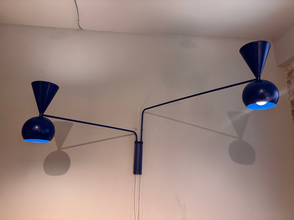 Juanma Lizana Studio - Φωτιστικό τοίχου - RAL 5005 - Εγκατάσταση Paz Lights Μπλε #4.3