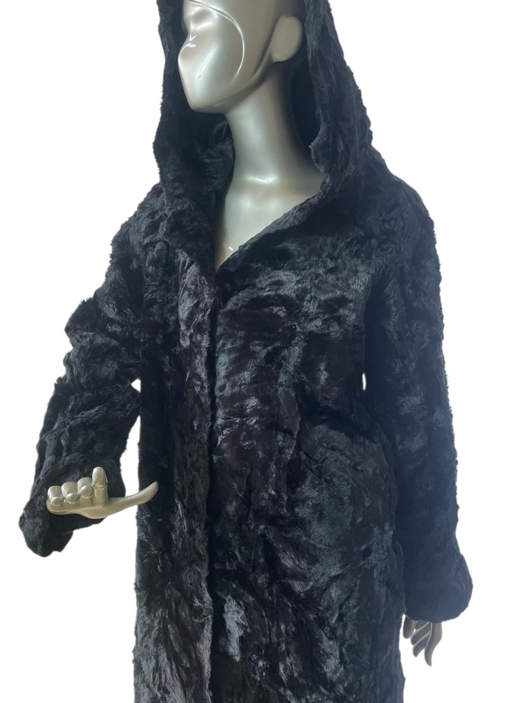 Artisan Furrier - Γούνινο παλτό #1.0