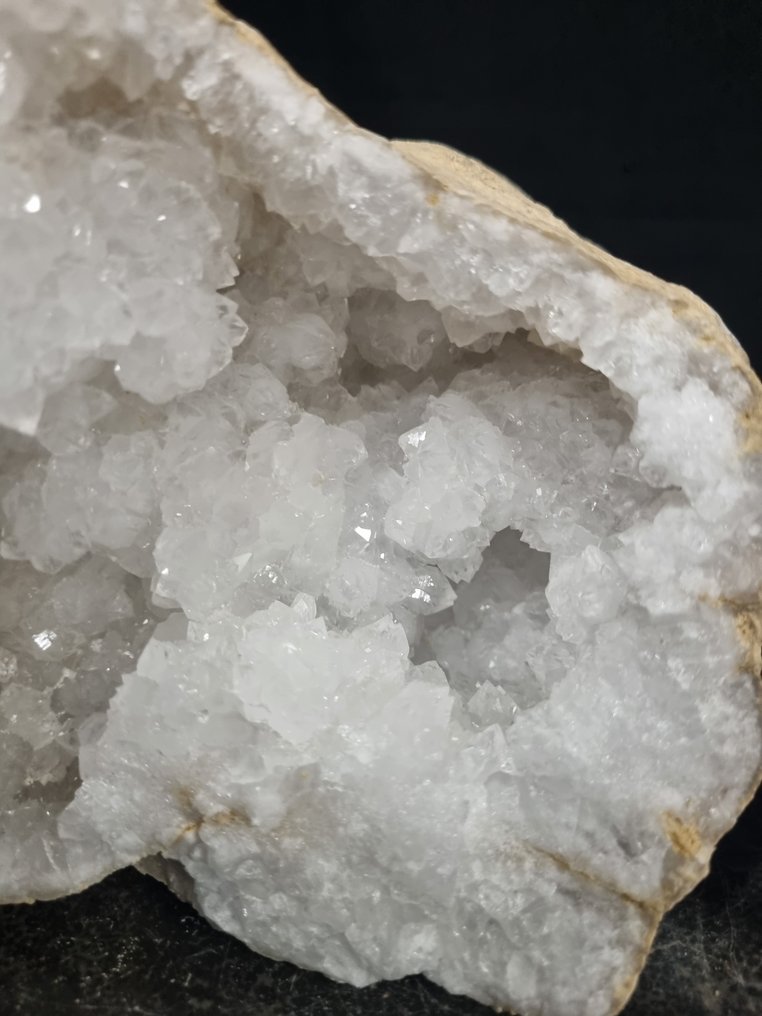 Quartz HQ Large rock crystal Geode - Height: 180 mm - Width: 140 mm- 3380 g #4.3